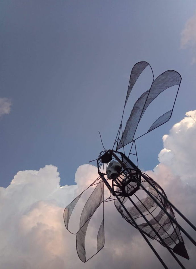 Opera dal titolo 'Acherontia Atropos' del 2020 creata da Emanuele Soldati insieme agli artisti del Basura Art Lab