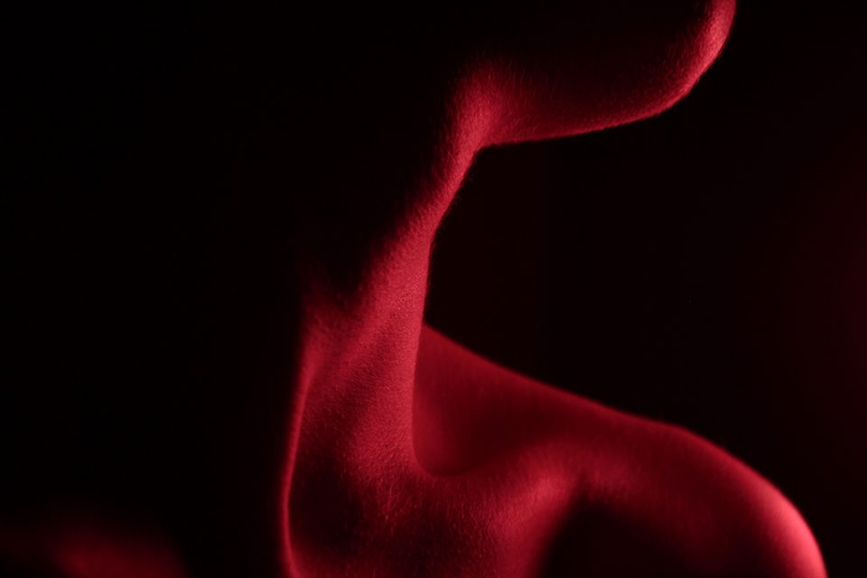 Dotted skin, Martina Dalla Vecchia
Fotografia collo con filtro rosso